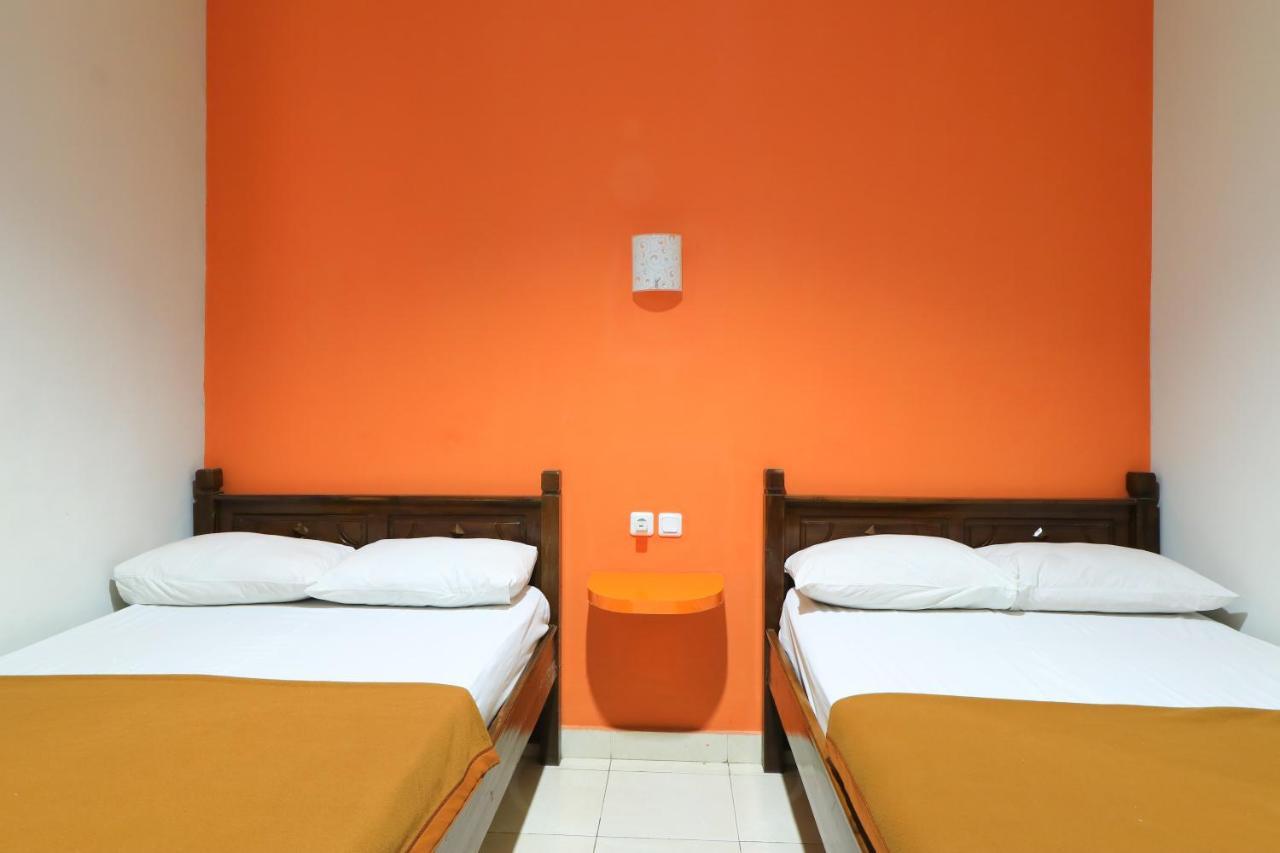 Hotel Warta Putra Denpasar  Exterior photo